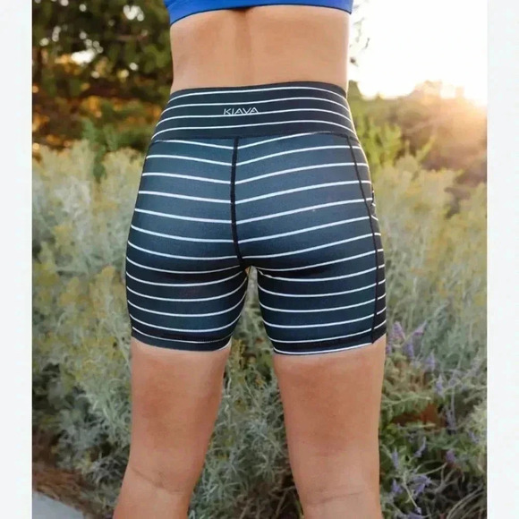 Womens Kiava 5" Striped Luxe Shorts - Picture 2 of 7